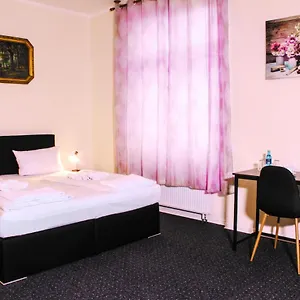 https://entree-hotel-berlin-karlshorst.find-berlin-hotels.com